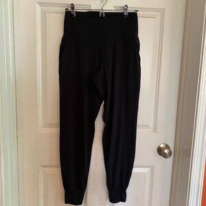 lululemon black cuffed leggings
